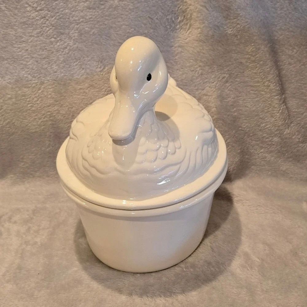 Vintage 1983 Gail Tremain Signed Ceramic White‎ Duck Tureen Covered Dish